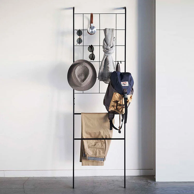 Stojalo za brisače s kovinskim stojalom za kopalnico